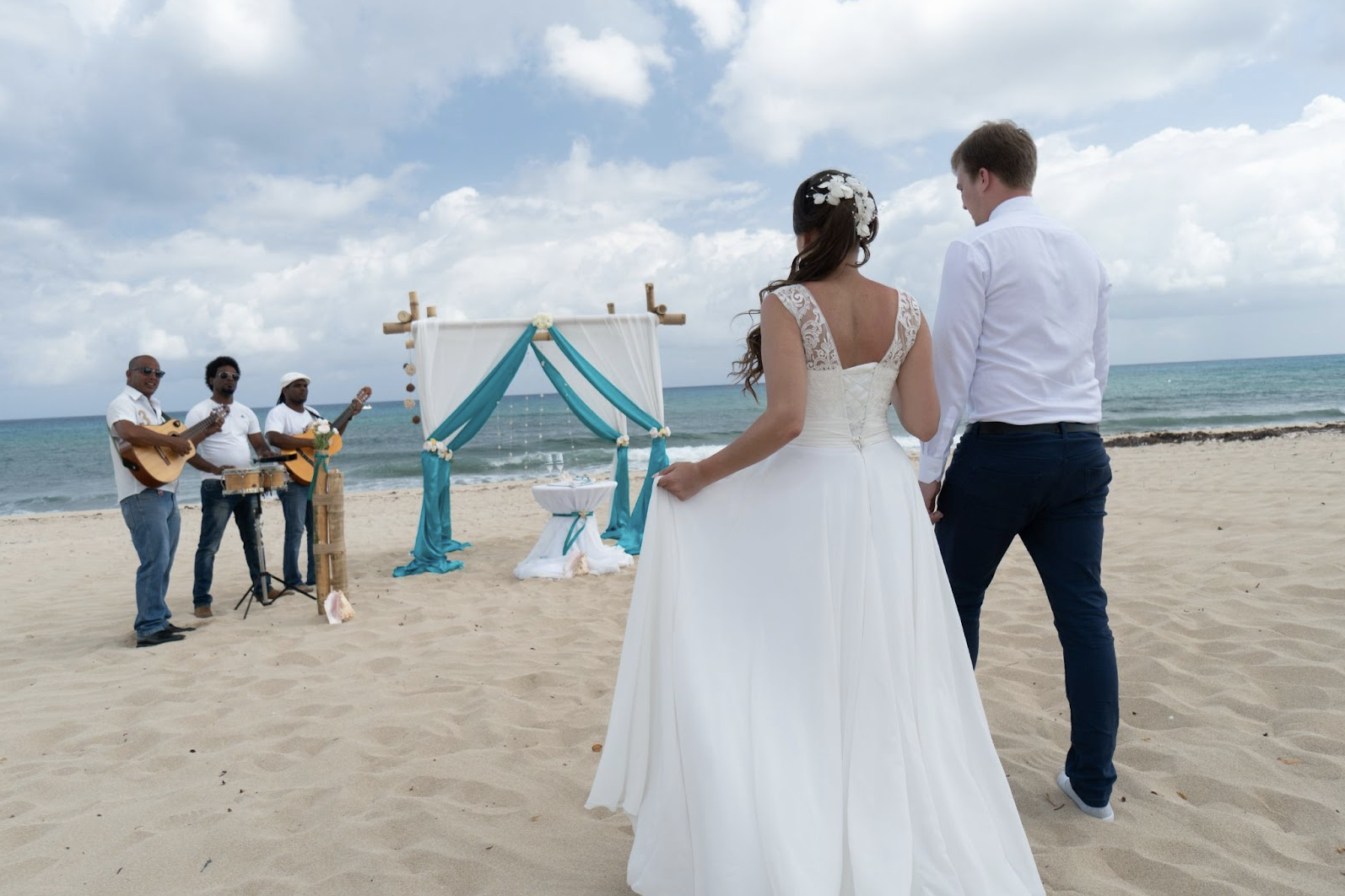 band or dj for wedding